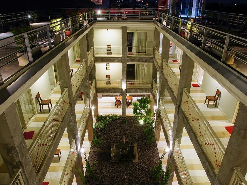Hotel Marni Mulya Surakarta  ภายนอก รูปภาพ