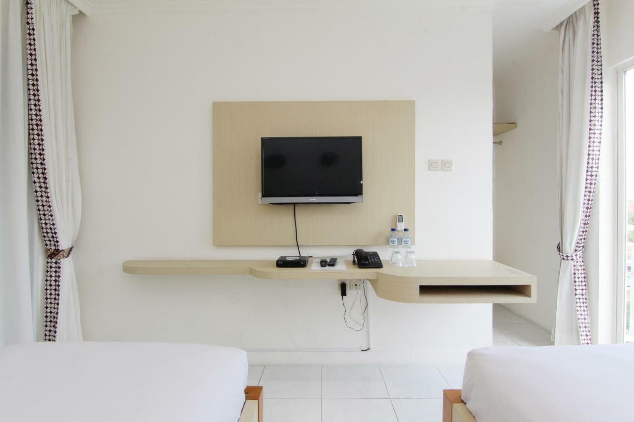 Hotel Marni Mulya Surakarta  ภายนอก รูปภาพ