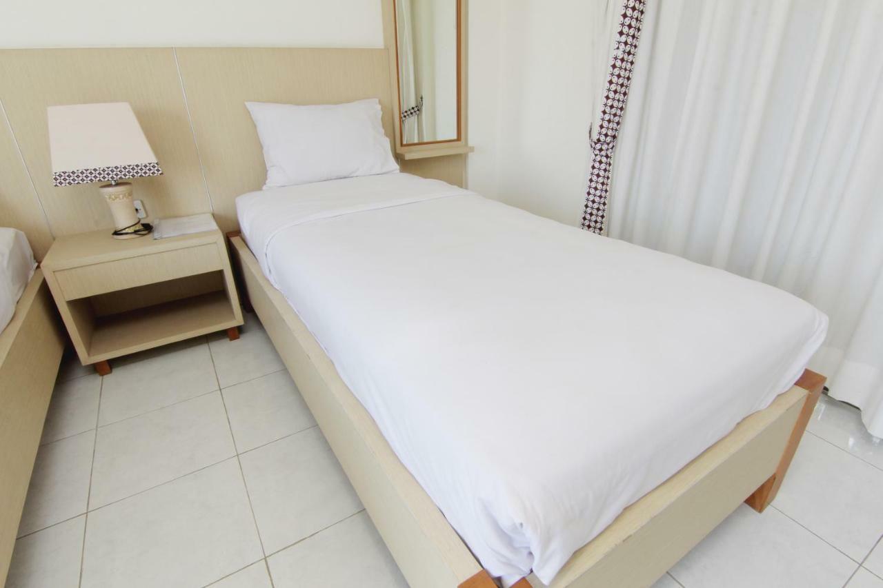 Hotel Marni Mulya Surakarta  ภายนอก รูปภาพ