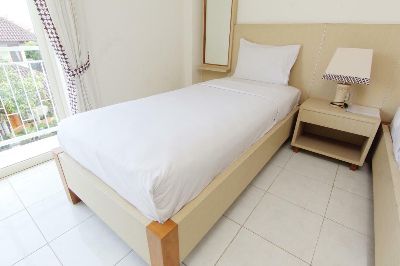 Hotel Marni Mulya Surakarta  ภายนอก รูปภาพ